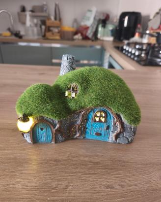Casa delle fate per giardino con luce