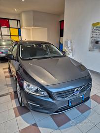 volvo v60 2.0 Momentum Geartronic