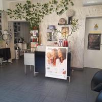 Salone parrucchiere con cabina estetica