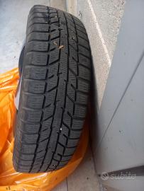 4 cerchi con gomme invernali per  Aygo del 2018