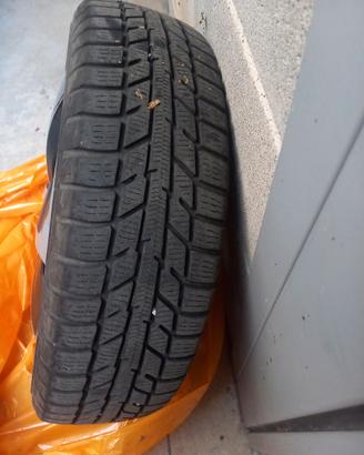 4 cerchi con gomme invernali per  Aygo del 2018