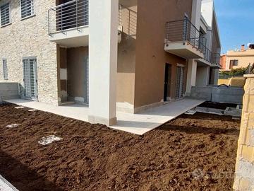 Villetta angolare con giardino(Frattocchie-marino)