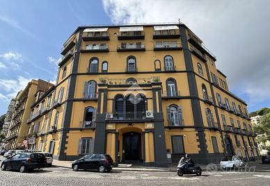 3 LOCALI A NAPOLI