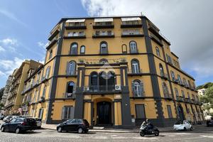 3 LOCALI A NAPOLI