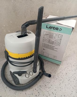 aspirapolvere e liquidi lavor