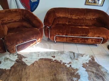 salotto completo vintage tenuto maniacalmente 