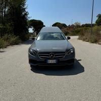 Carro funebre Mercedes classe e213