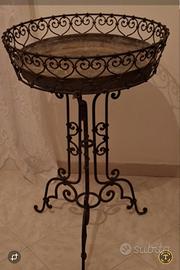 Fioriera antica in ferro battuto 