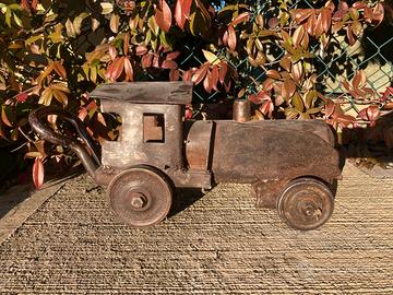 Antica locomotiva da lancio per Luna Park