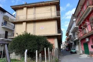 Bifamiliare piu' terreno edificabile