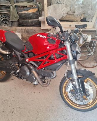 Ducati monster 696+