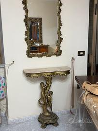 Specchiera con console dorata in stile classico