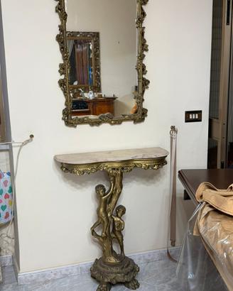 Specchiera con console dorata in stile classico