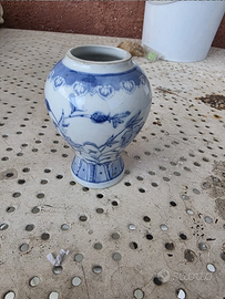 Piccolo vaso ceramica bianco e blu vintage decoro