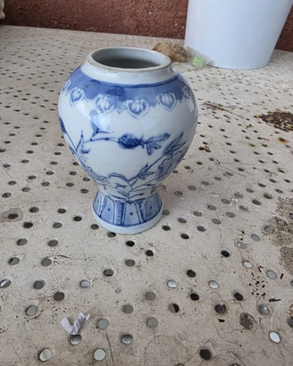 Piccolo vaso ceramica bianco e blu vintage decoro