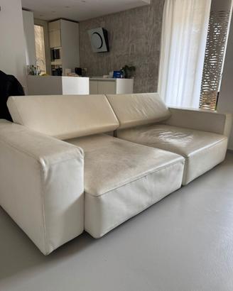 divano in pelle B&B Italia