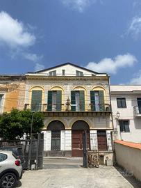 Palazzo / Stabile di 779 m² a Boscotrecase