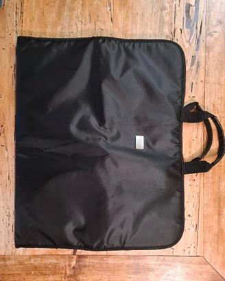 Porta abiti BOSS colore nero. NUOVO
