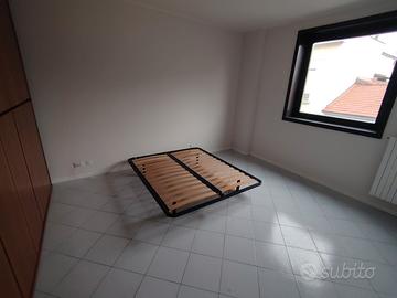 Lissone bilocale parzialmente arredato , posto aut