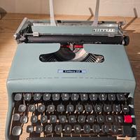 Macchina da scrivere Olivetti Lettera 22