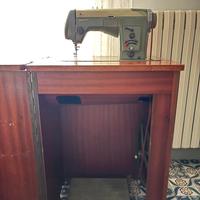 Macchina da cucire a pedale Vintage -  Necchi