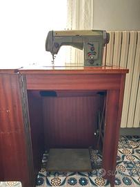Macchina da cucire a pedale Vintage -  Necchi