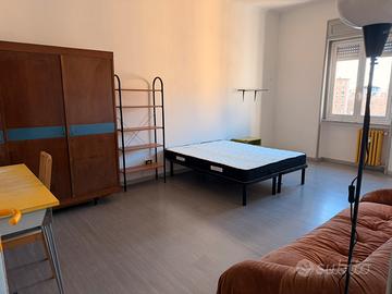 Stanza singola con bagno privato a ragazza