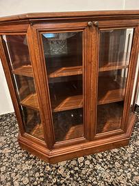 Vetrina bassa arte povera