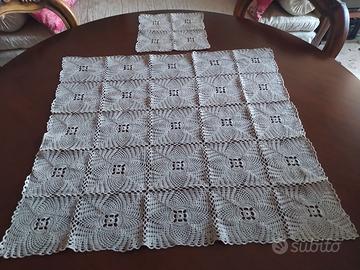 Tovaglietta e centrino all'uncinetto