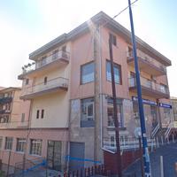 Pedara Centro: Ampio Locale Rif 991