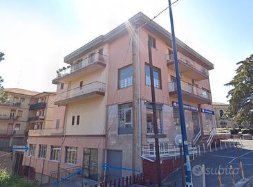 Pedara Centro: Ampio Locale Rif 991