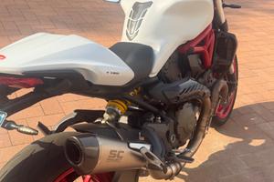 Ducati Monster 821-2015