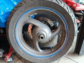 Pneumatico anteriore silver Wing 400