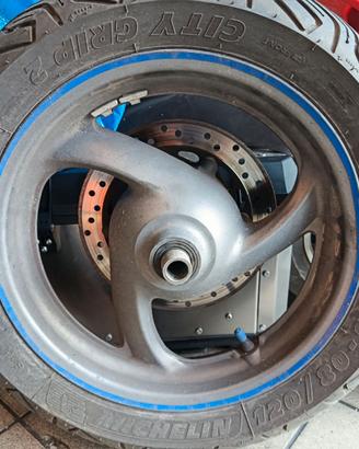 Pneumatico anteriore silver Wing 400