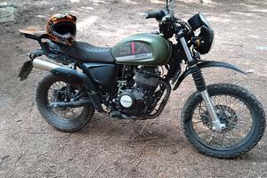 moto scrambler SWM Six days SIX6 500