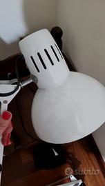 lampada da scrivania bianca