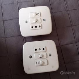 2 Pulsanti N.A.  AVE epoca con presa 10A, no terra