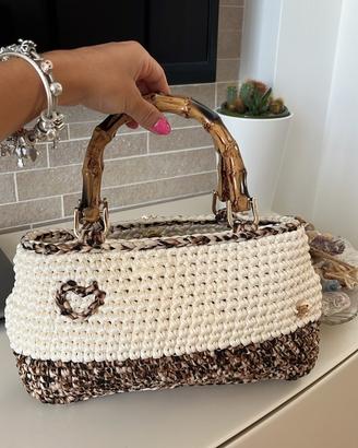 Borsa fatta a mano all’uncinetto color crema