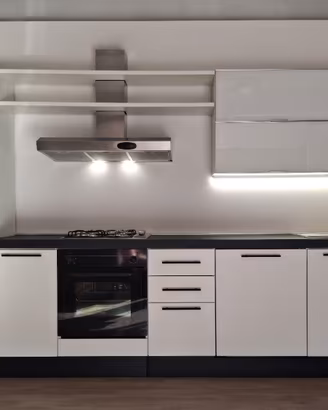 Cucina completa 360 cm con elettrodomestici  € 670