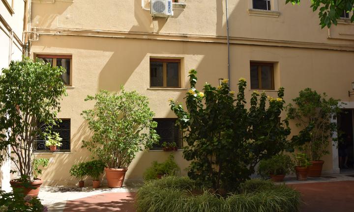 Comodo tri-vani uso ufficio o studio,ambiente sign