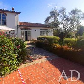 Rustico / Casale di 99 m² con 4 locali e box auto 