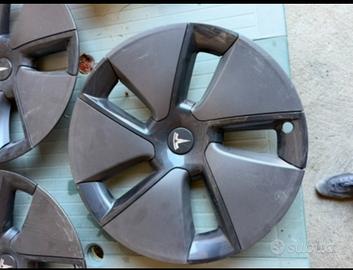 4 copri cerchi originali Model 3