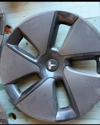 4 copri cerchi originali Model 3