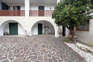 4 LOCALI A ADRO
