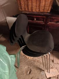 4 sedie nere moderne