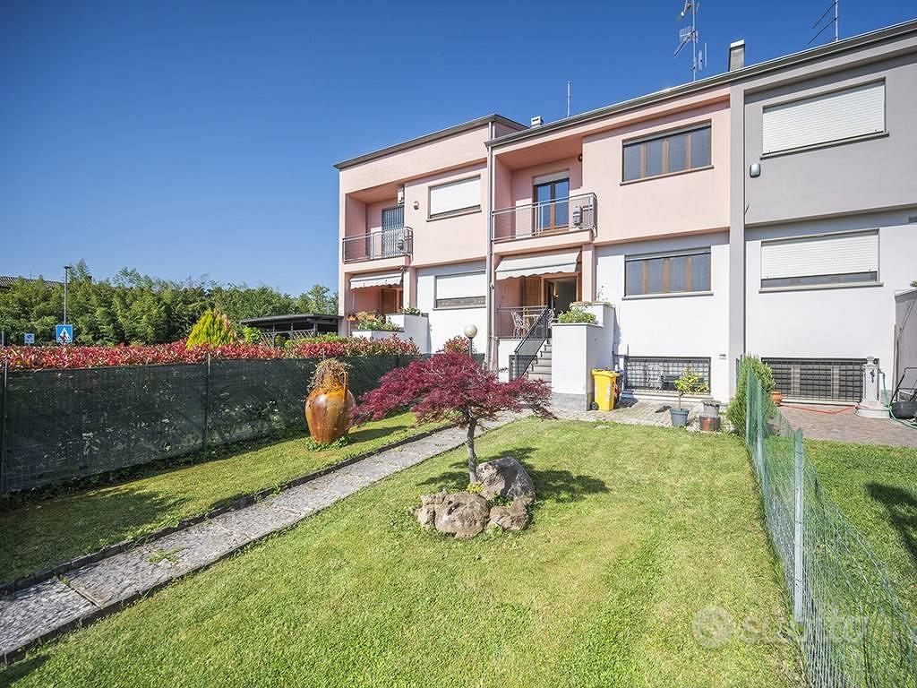 Villetta a schiera di 200 m² con 5 locali e box au