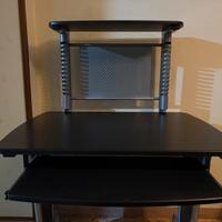 Scrivania per computer con ripiano porta monitor