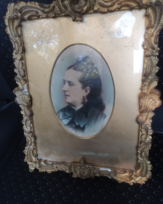 Piccola cornice antica con ritratto di donna raro