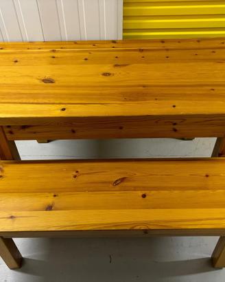 Tavolo in legno massello con panca – stile rustico