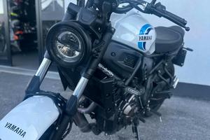 Yamaha XSR 700 BIANCA